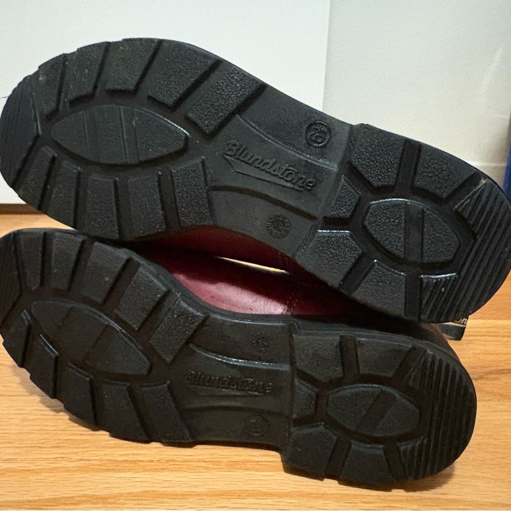 Blundstone Red Chelsea Boots - Picture 3 of 8
